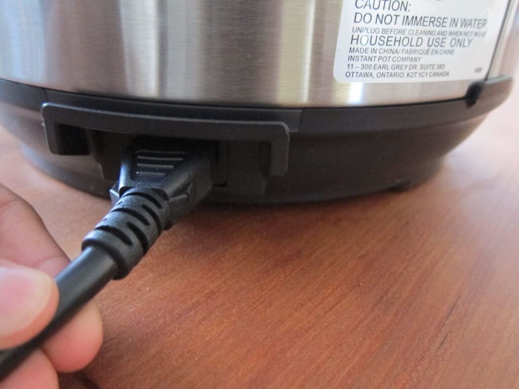 Instant Pot plug power cord into base unit - Paint the Kitchen Red