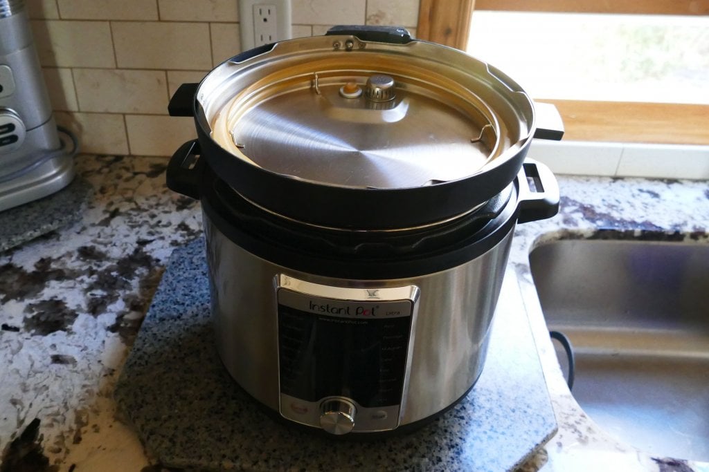 Instant Pot Lid Stored Upside Down - Paint the Kitchen Red