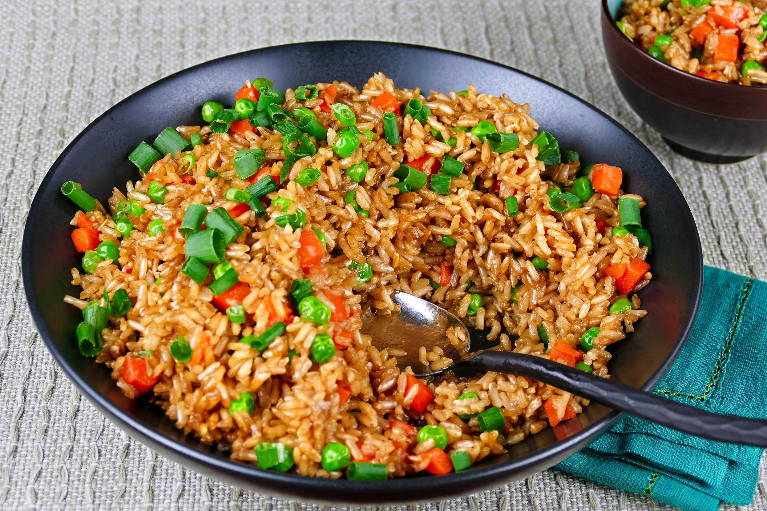 Жареный рис калории. Жареный рис (Fried Rice). Chinese Fried Rice. Рис с овощами. Китайский жареный рис.