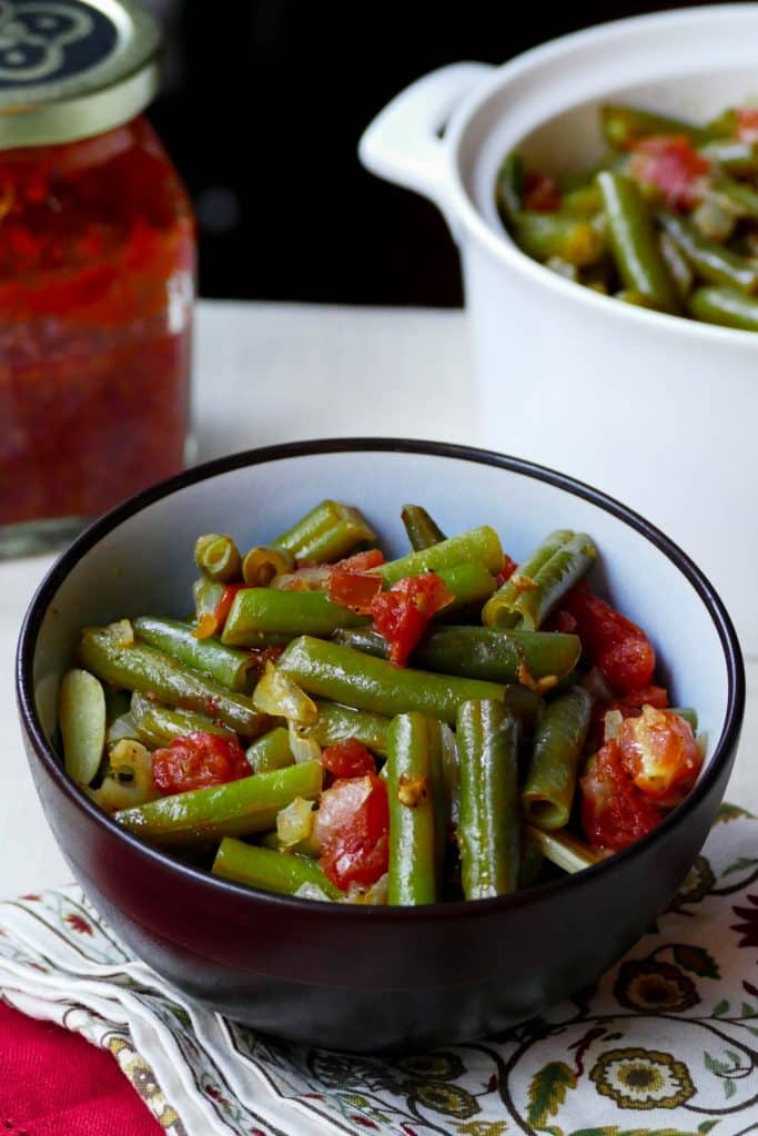 Instant Pot Green Beans Middle Eastern Style in brown bowl with tomatoes on top - Paint the Kitchen Red