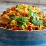 Instant Pot arroz con pollo in blue bowl.